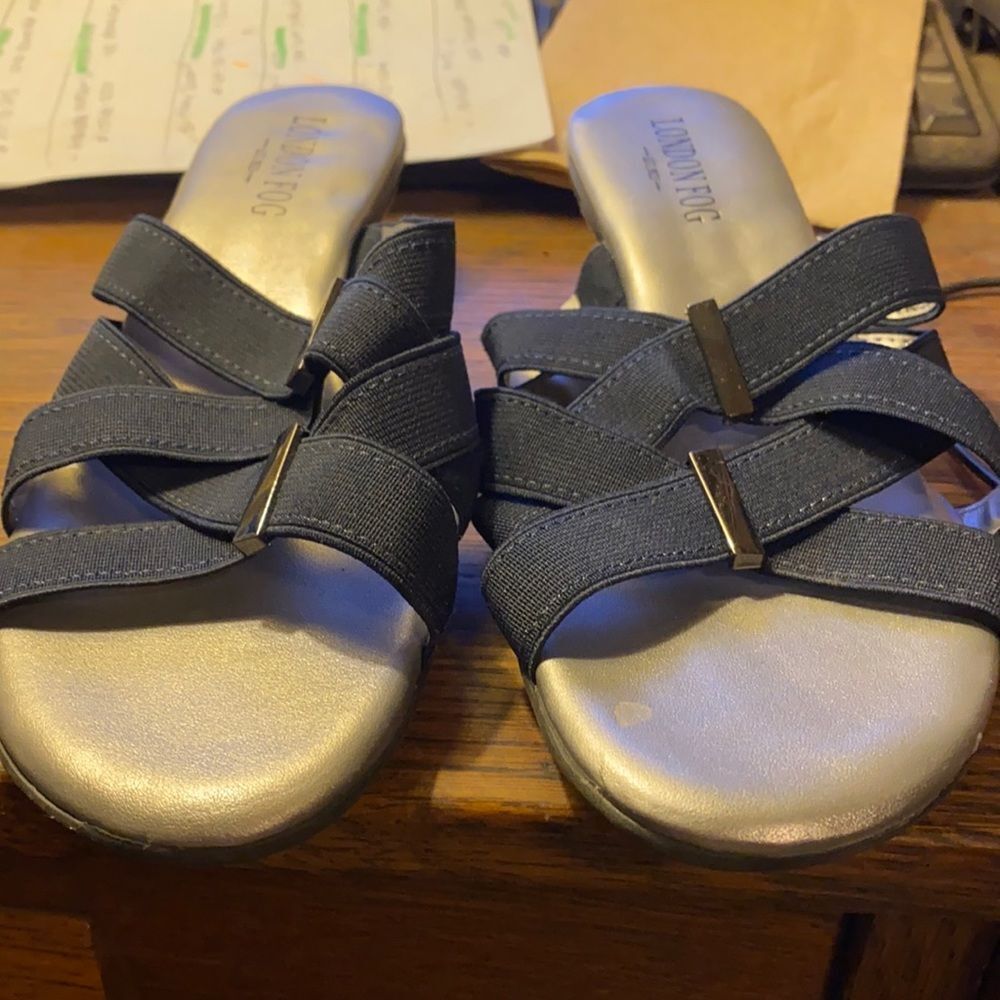 London Fog Sandals sz. 7.5 wide